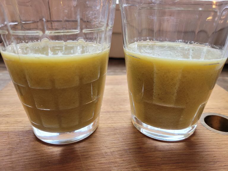 Broccoli Birnen Saft im Glas